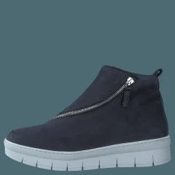 Hilda Longbeach / Luna Blue